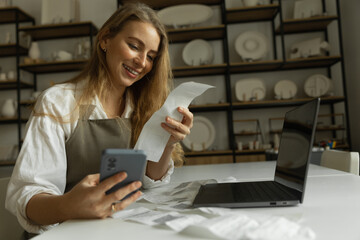 the girl pays checks through the application, small business, online tax payment