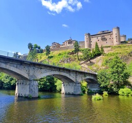 MONUMENTOS EN PUEBLO ZAMORANO DE PUEBLA DE SAN&Aacute;BRIA.