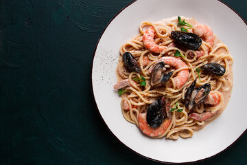 Spaghetti, pasta, with seafood, shrimp with mussels, in creamy garlic sauce, homemade, no people,