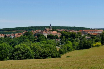 Fototapeta na wymiar Vue panoramique sur La ville de Semur-en-Auxois