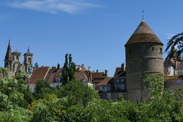 Fototapeta na wymiar Vue panoramique sur La ville de Semur-en-Auxois
