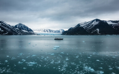 Fototapeta na wymiar Scenic View of NY Alesund, Spitsbergen, Norway