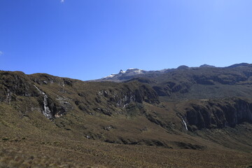 Fototapeta na wymiar Espectaculares imágenes del parque natural nacional de los nevados, Colombia.