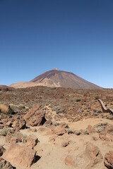 majestuoso paisaje volcánico en una isla paradisiaca  