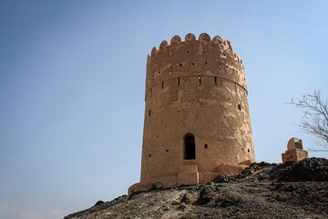 Fototapeta na wymiar Al Sarooj fort and watchtowers view, Samayil, Oman