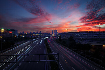 Fototapeta na wymiar View of the city skyline at sunset