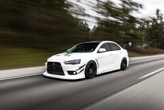 Seattle, WA, USA
January 15, 2023
White Mitsubishi EVO