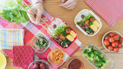 日本のお弁当を作るイメージ