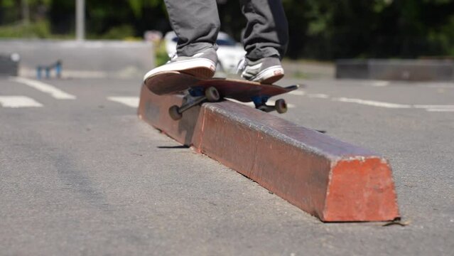 Skateboarding San Francisco Feble Grind Waller