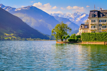 Fototapeta na wymiar Zell am See and blue lake idyllic landscape in Carinthia, Austria