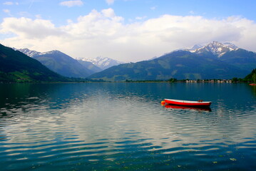 Obraz premium Zell am See and blue lake idyllic landscape in Carinthia, Austria