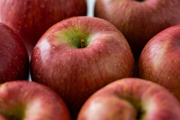 Fototapeta na wymiar red apples on a market