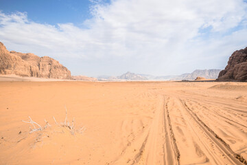 Fototapeta na wymiar pustynny krajobraz rozległe puste tereny