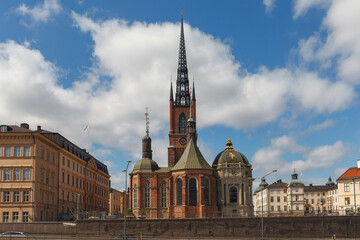 Fototapeta na wymiar Riddarholmen Church and ornamented spire with scenic street view