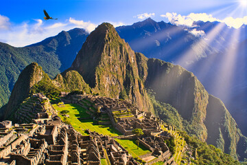 インカ帝国の空中都市・マチュピチュ古代遺跡の景観