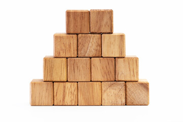 Fototapeta premium Pyramide aus Holzwürfeln