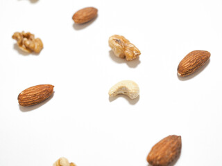 ミックスナッツ（アーモンド・カシューナッツ・クルミ）