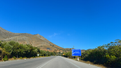 Europastraße 75 in Nordostkreta zwischen Heraklion und Agios Nikolaos (Griechenland)	