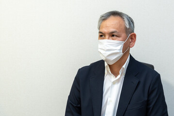 マスクをした男性