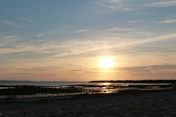 Fototapeta premium Coucher de soleil sur la plage d4audenge