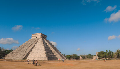 Fototapeta na wymiar Ancient pre-Columbian Maya civilization Pyramid - Temple of Kukulcán in Chichen Itza, Mexico