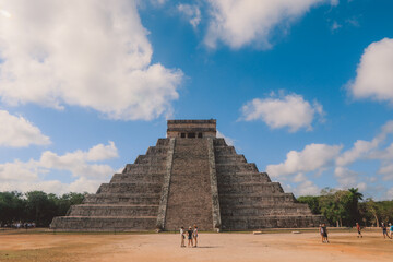 Fototapeta na wymiar Ancient pre-Columbian Maya civilization Pyramid - Temple of Kukulcán in Chichen Itza, Mexico