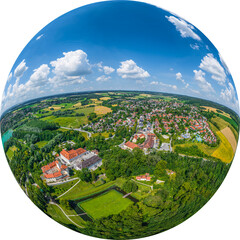 Sommerliche Idylle am Pilsensee bei Schloss Seefeld, Little Planet-Ansicht, freigestellt