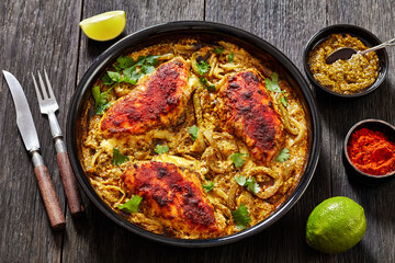 Cheesy Salsa Verde Chicken in dish, top view
