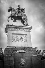 Estatua en el Palacio Real de un caballero a caballo