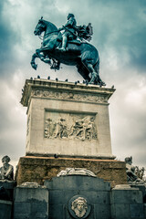 Estatua en el Palacio Real de un caballero a caballo