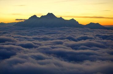 Fototapeta na wymiar Sonnenuntergang Nebelmeer Alpen Schweiz