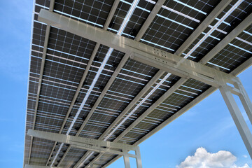 Obraz premium Solar panels installed over parking lot canopy shade for parked cars for effective generation of clean energy