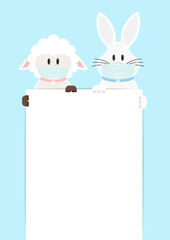 Obraz premium Schaf & Weißer Osterhase Maske Halten Großes Schild Himmel