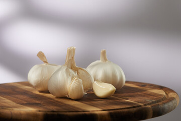 garlic on a cutting board. garlic clove along with whole ones on a gray background. vegetables ready for cutting close-up. kitchen on a sunny day. High quality 4k footage