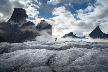 Tupermit Glacier in Akshayuk Pass. Auyuittuq National Park, Baffin Island, Canada. - 567766904
