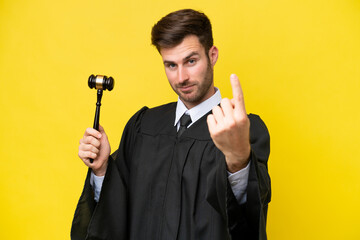 Judge caucasian man isolated on yellow background doing coming gesture