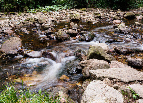 Der Fluss Ilse bei Ilsenburg .