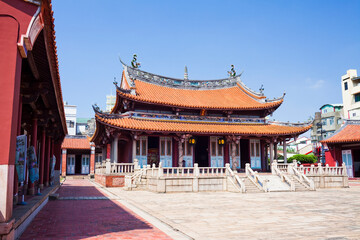 Obraz premium Building view of Confucius Temple in Changhua, Taiwan. This is a historical heritage with a Chinese-style building that is over several hundred years old.