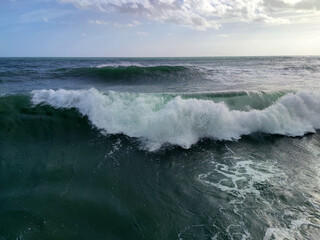 foamy wave in the turquoise sea, sea horizon