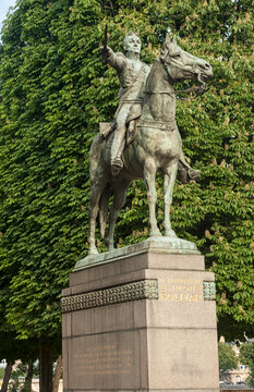 PARIS, FRANCE - MAY 07, 2011:  Equestrian statue of Simon Bolivar in Cours La Reine