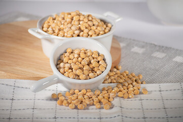bowl of garbanzo beans