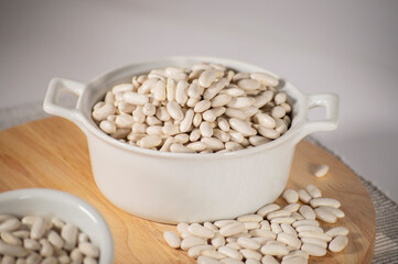 bowl of beans, white beans