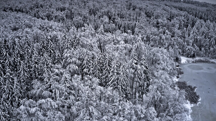 Verschneit. Vogelperspektive. 