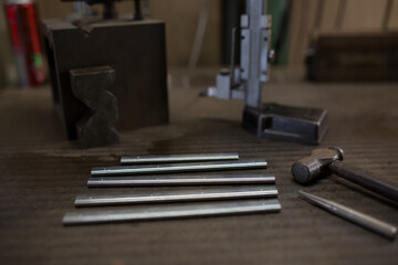 Work that marks the material with a height gauge
