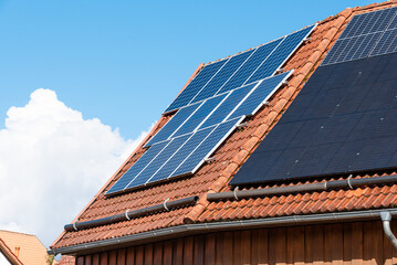 Scheune mit Solaranlage