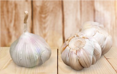 Fresh aroma Garlic bulb on desk