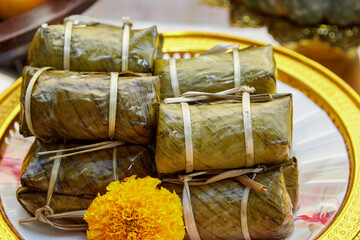 The steamed sticky rice wrapped with banana leaf 
