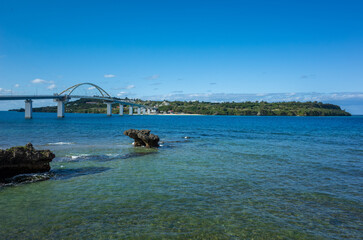 沖縄県の名護市の海岸と公園