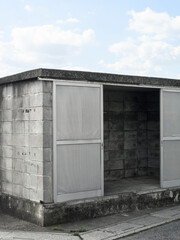 Fototapeta premium コンクリートブロックの小屋