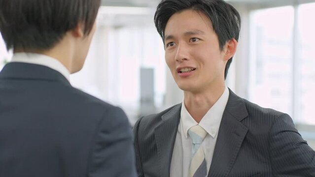 反論する部下